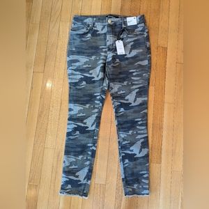 Express Jeans  Camo Ankle Legging Jean Womens Sz 10L Fringe & Zip Hem NWT
